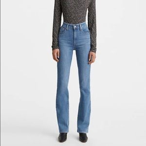 725 High Rise Bootcut Levi’s Jeans